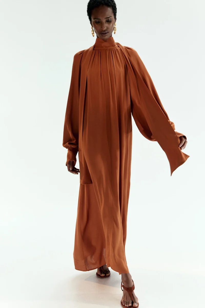 اتش اند ام فستان ماكسي بتصميم على شكل وشاح